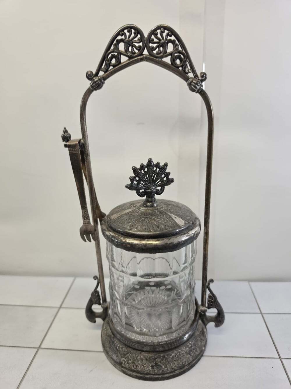 Meriden B. Co Silverplate Victorian Floral Pickle Castor Jar & Original Tongs - Picture 1 of 8